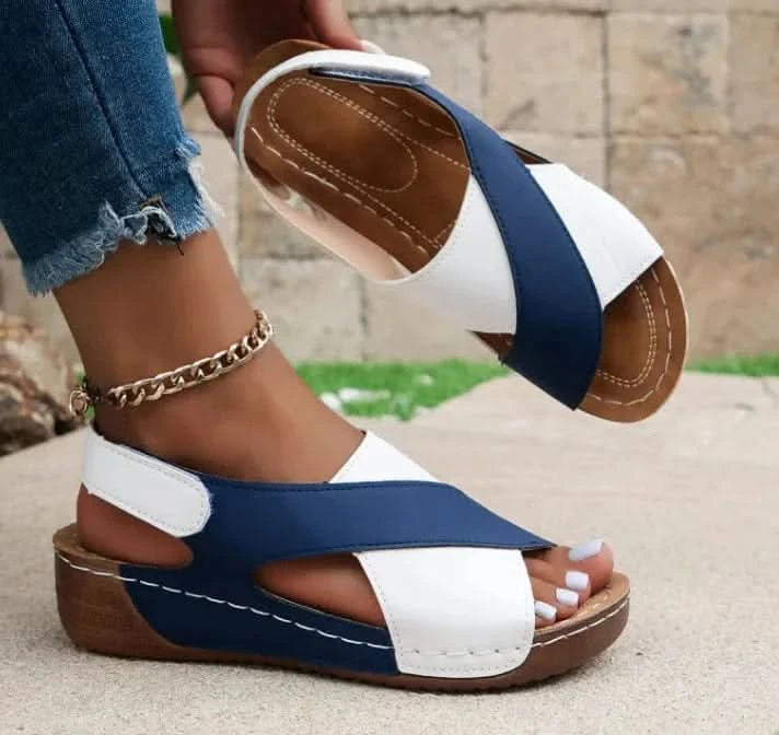 Sandales compensées à brides croisées ColorBlock pour femmes