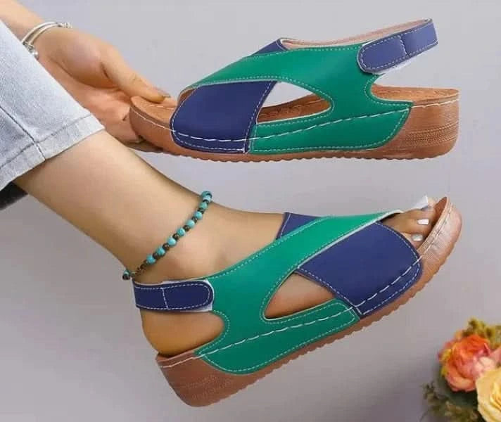 Sandales compensées à brides croisées ColorBlock pour femmes