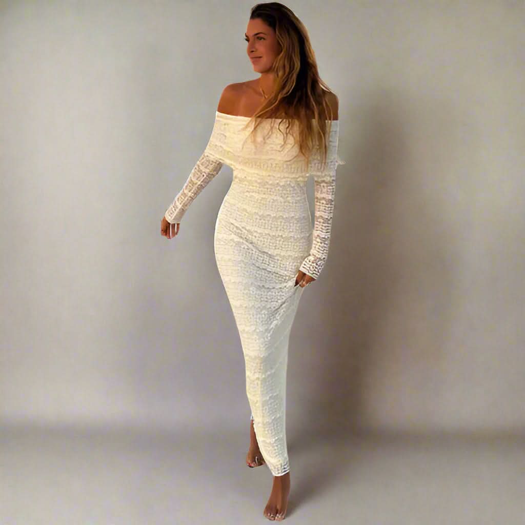 25e édition : élégante robe longue en dentelle à épaules dénudées, style mondain emblématique