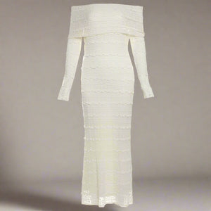 25e édition : élégante robe longue en dentelle à épaules dénudées, style mondain emblématique