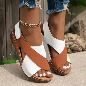 Sandales compensées à brides croisées ColorBlock pour femmes