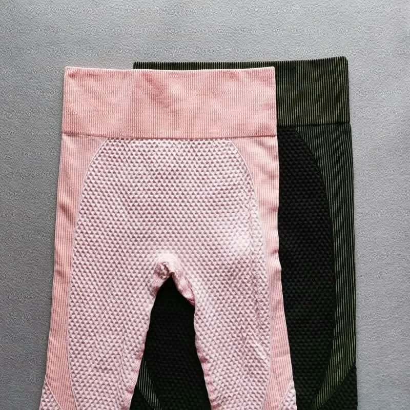 Ensemble de sport patchwork haut de gamme pour femme – Tenue de yoga en nylon respirant (haut et legging)