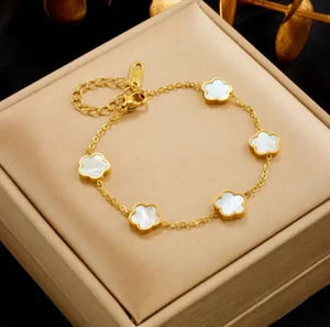 Bracelet élégant en or avec goutte florale