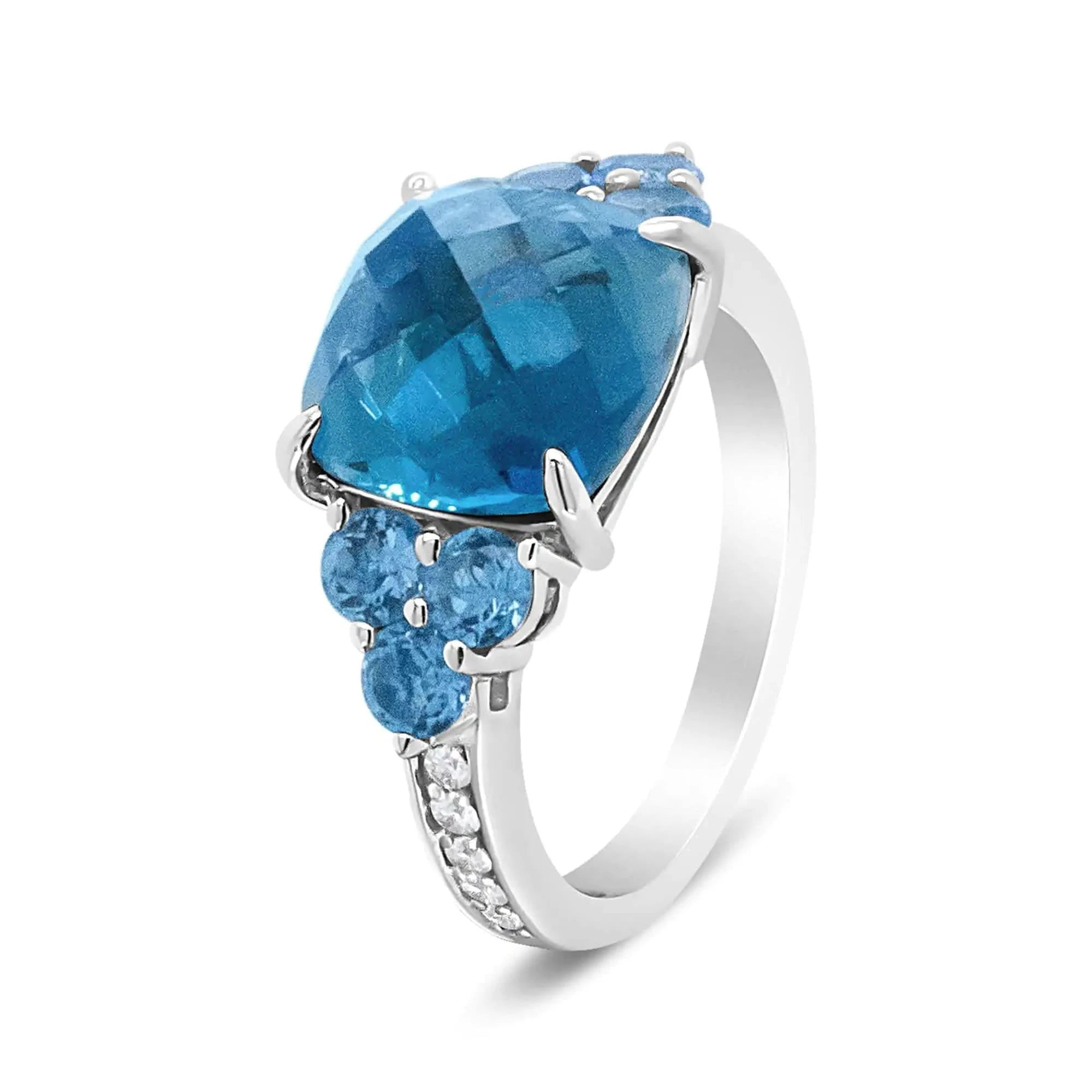Bague en or blanc 18 carats, 10 mm, sertie d'une topaze bleue taille coussin et de diamants 1/6 ct (couleur FG, pureté VS1-VS2)