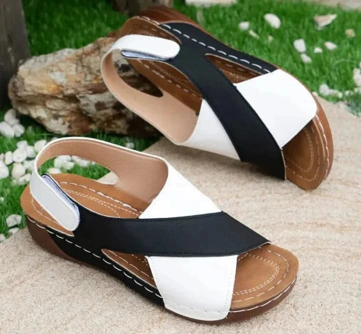 Sandales compensées à brides croisées ColorBlock pour femmes