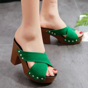 Sandales d'été à talons hauts carrés pour femmes : élégantes escarpins à rivets