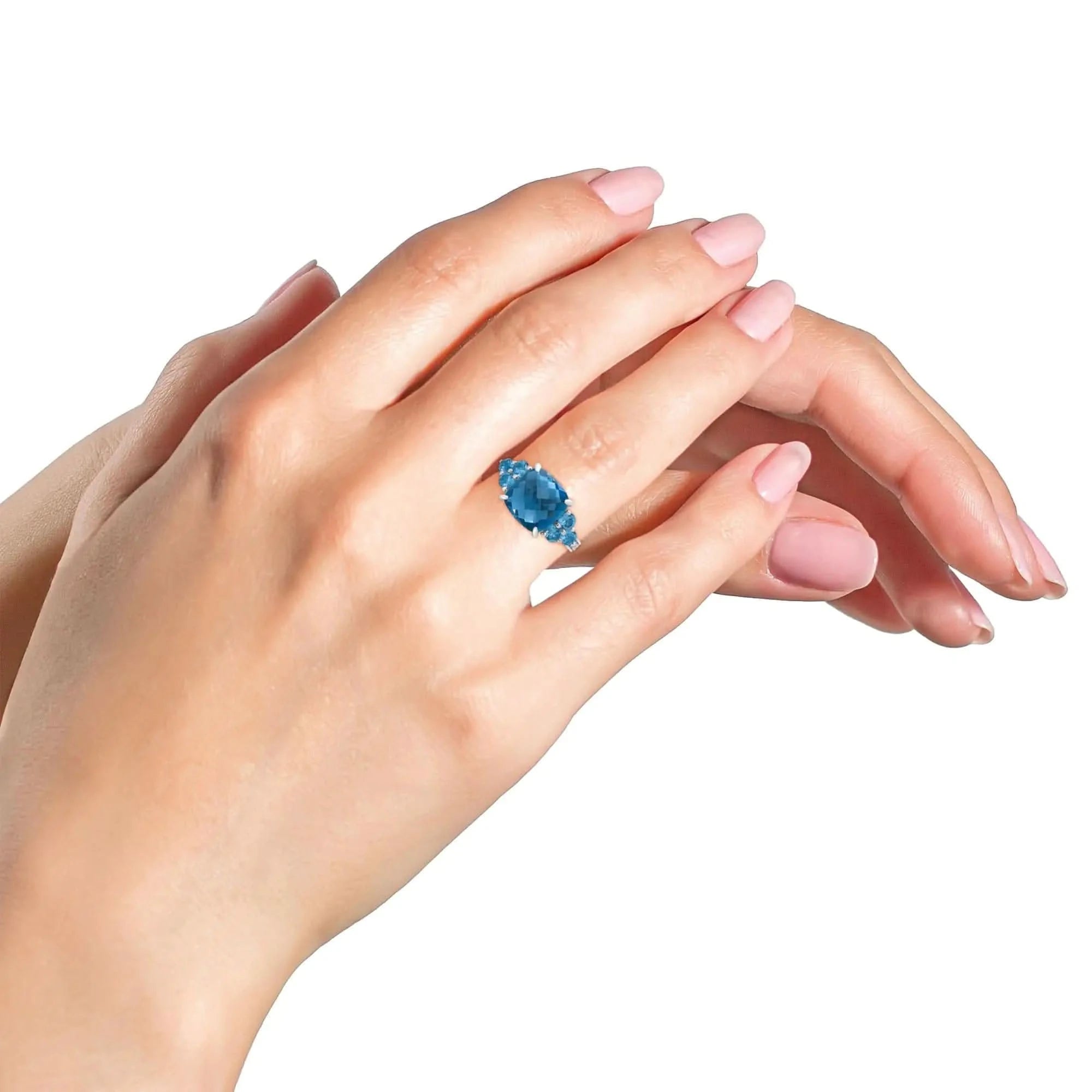 Bague en or blanc 18 carats, 10 mm, sertie d'une topaze bleue taille coussin et de diamants 1/6 ct (couleur FG, pureté VS1-VS2)