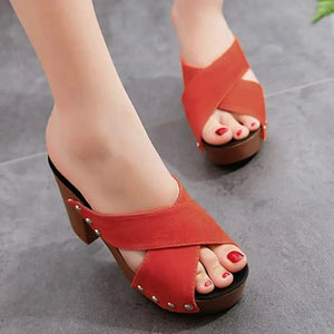 Sandales d'été à talons hauts carrés pour femmes : élégantes escarpins à rivets