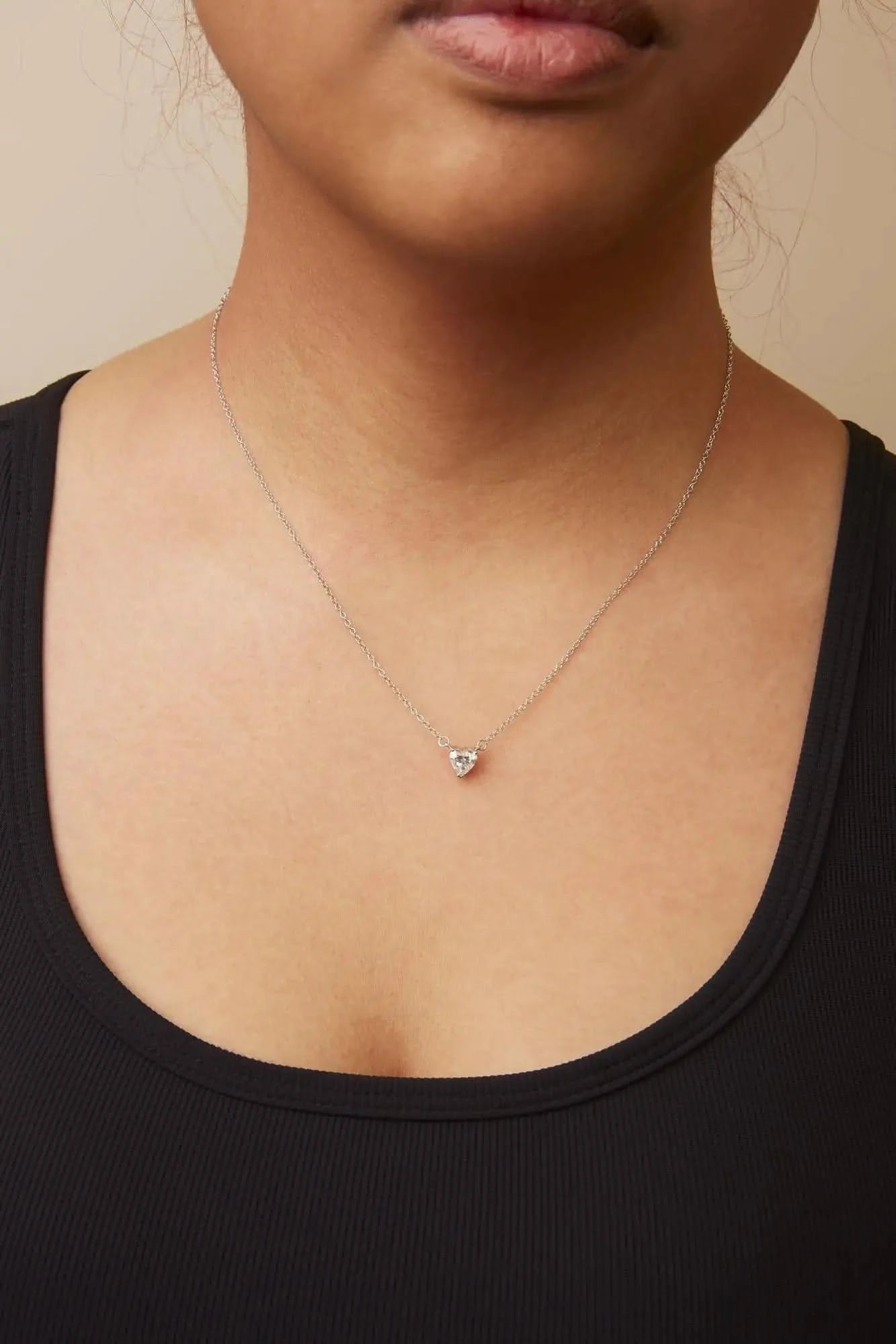 Collier avec pendentif solitaire en forme de cœur en or blanc 14 carats, 1,0 ct, diamant de laboratoire (couleur FG, pureté VS1-VS2)