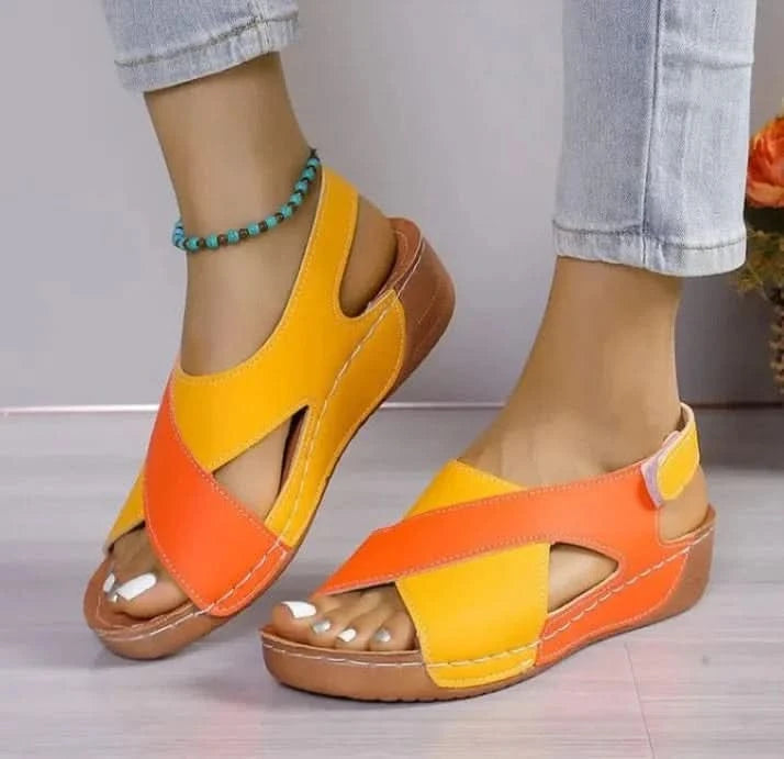 Sandales compensées à brides croisées ColorBlock pour femmes
